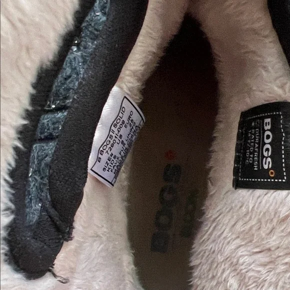 Bogs Black Kids Boots - Picture 8 of 13